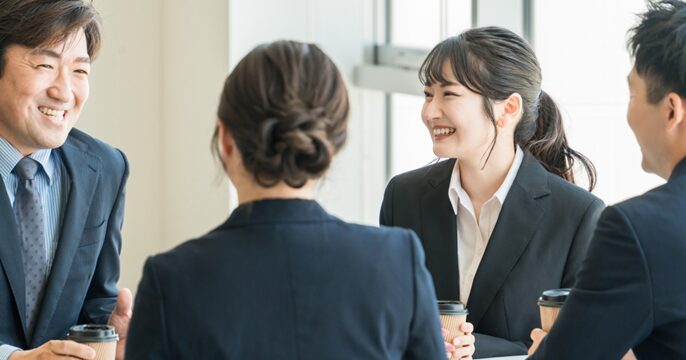 無期雇用派遣でいきいきと働いている社員のイメージ
