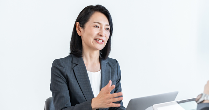 無期雇用派遣で長期間安定して働いている女性のイメージ