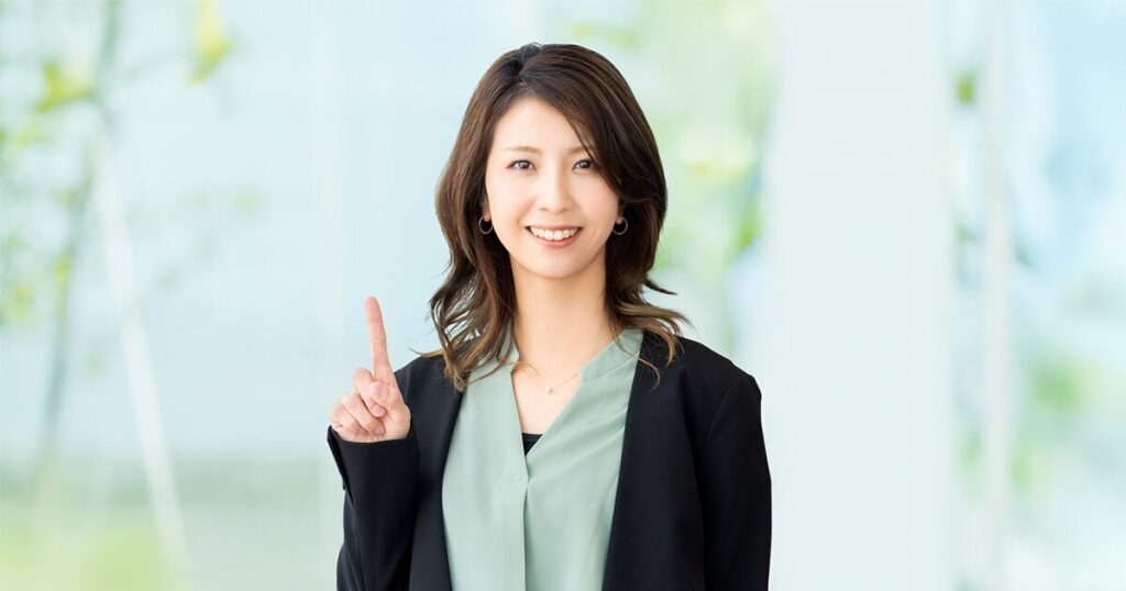 派遣の掛け持ちに関する注意点を教えてくれる女性のイメージ