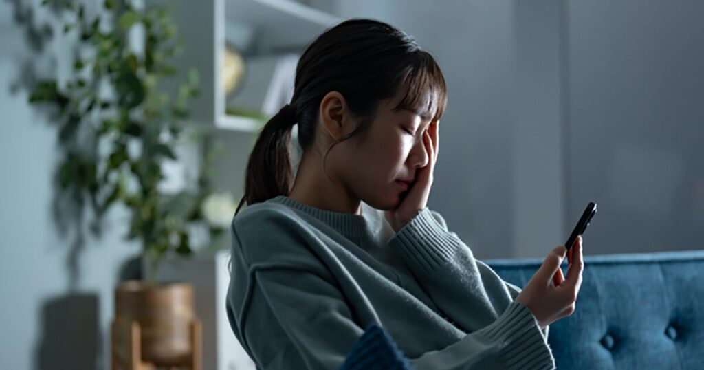 派遣の掛け持ちをしてトラブルになってしまった女性のイメージ