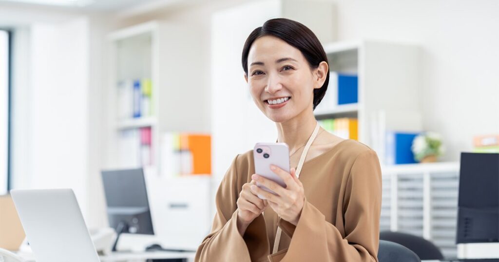 官公庁派遣の求人を探す女性のイメージ