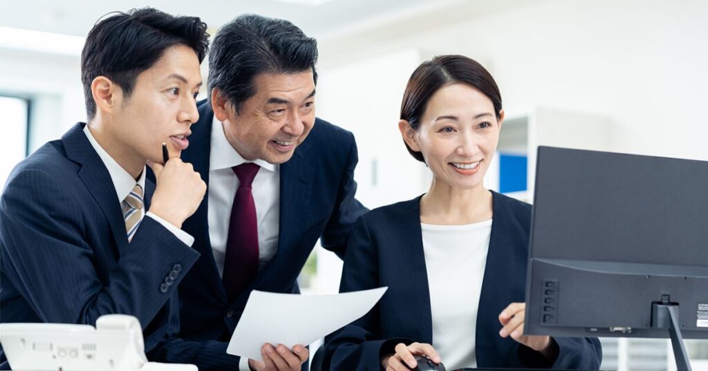 官公庁のオフィスで業務を行う派遣スタッフのイメージ