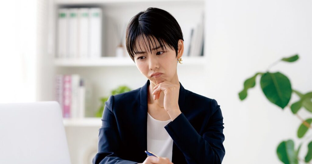 40代で派遣の仕事が紹介されず悩む女性のイメージ