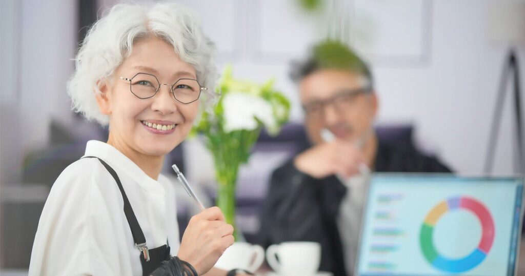 自分のライフスタイルに合わせて60歳以降も派遣で働く女性のイメージ